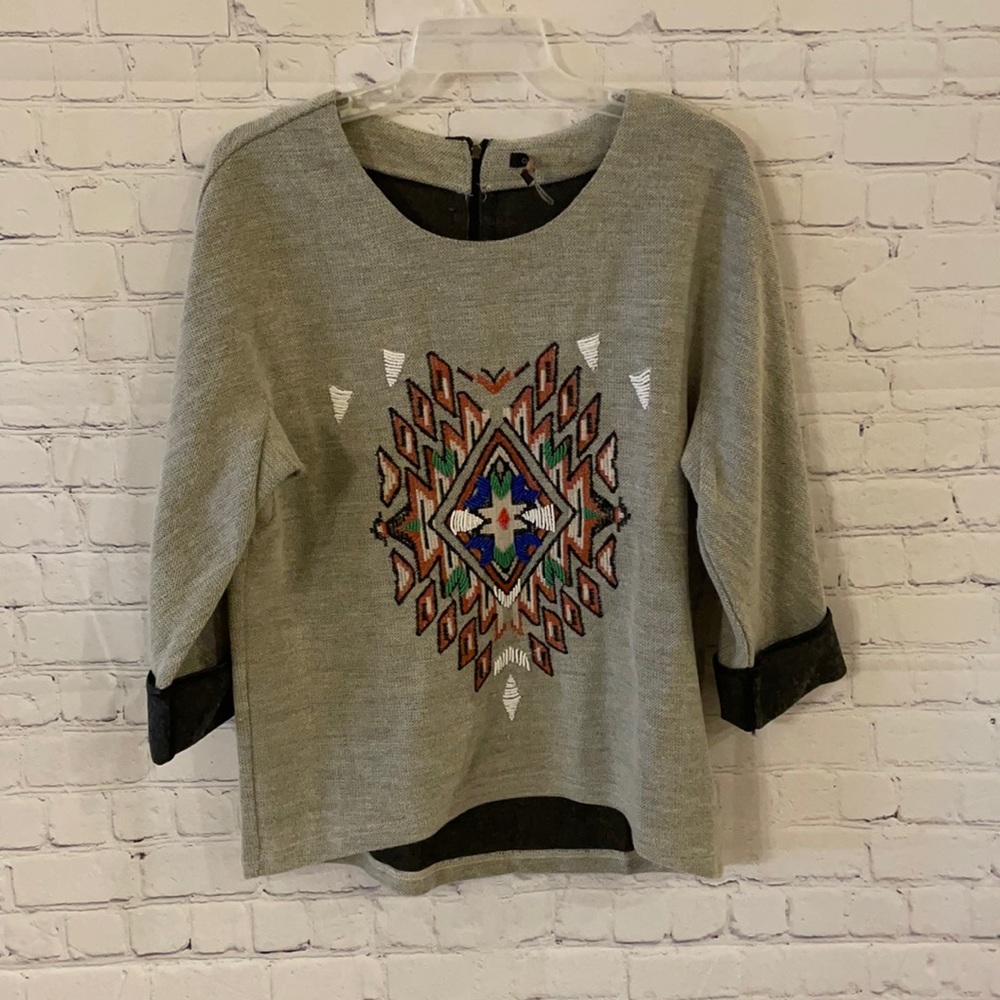 NWOT Women’s Color Block Sweater Size S/M